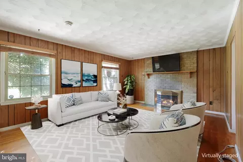 Living - 3700 Baskerville Dr, Mitchellville, MD 20721 photo 3 of 8