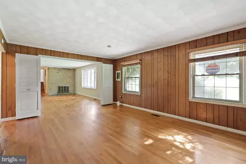 Living - 3700 Baskerville Dr, Mitchellville, MD 20721 photo 5 of 8