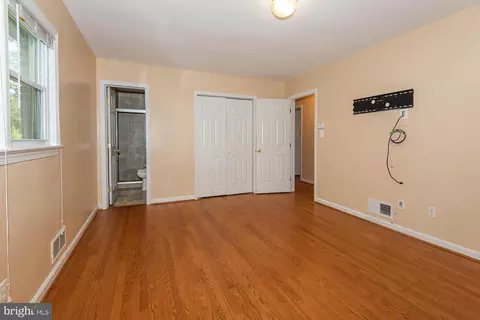 Bedroom - 5902 Arbroath Dr, Clinton, MD 20735 photo 2 of 6