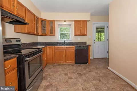 Kitchen - 5902 Arbroath Dr, Clinton, MD 20735 photo 1 of 2