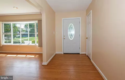 Entry Way - 5902 Arbroath Dr, Clinton, MD 20735 photo 1 of 2
