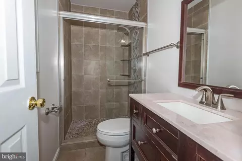 Bath - 5902 Arbroath Dr, Clinton, MD 20735 photo 1 of 1