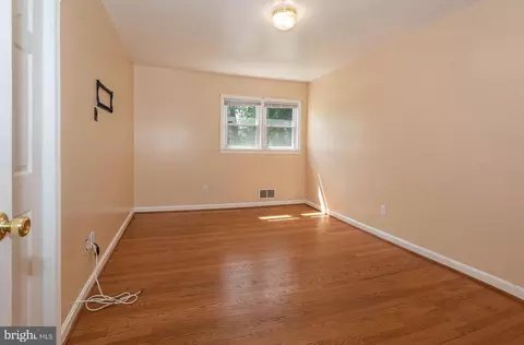 Bedroom - 5902 Arbroath Dr, Clinton, MD 20735 photo 5 of 6