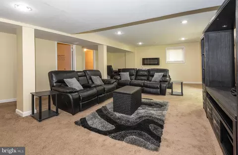 Entry Way - 5902 Arbroath Dr, Clinton, MD 20735 photo 2 of 2