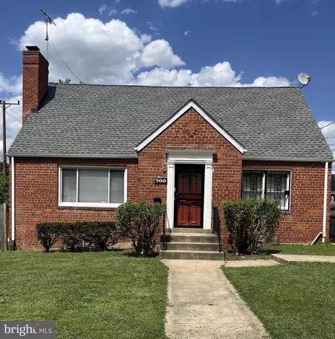 700 Sheridan St, Hyattsville, MD 20783