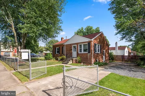 5029 Niagara Rd, College Park, MD 20740