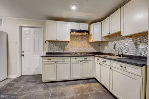Kitchen - 11615 Clocktower Ln, Laurel, MD 20708 photo 4 of 5