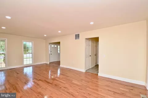 10110 Snowden Rd, Laurel, MD 20708 photo 8