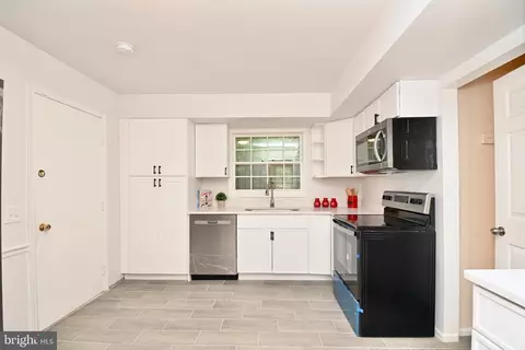 10110 Snowden Rd, Laurel, MD 20708 photo 11
