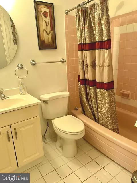 Bath - 8509 Perth Ln, Clinton, MD 20735 photo 1 of 3