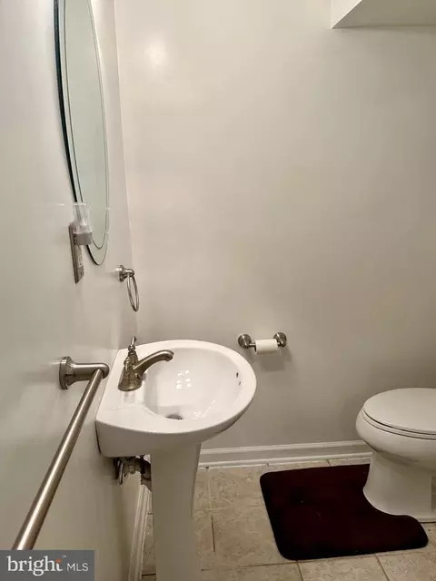 Bath - 8509 Perth Ln, Clinton, MD 20735 photo 3 of 3