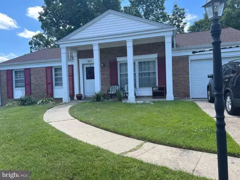8613 Portsmouth Dr, Laurel, MD 20708 photo 2