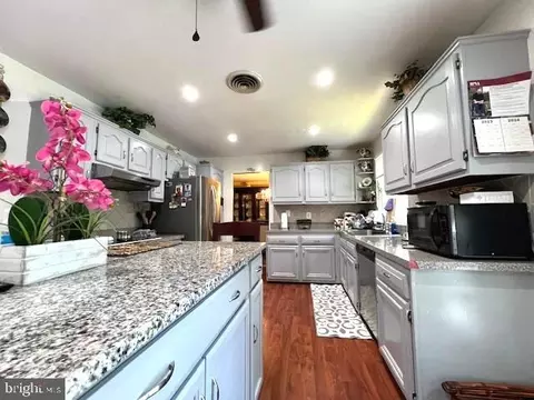 8613 Portsmouth Dr, Laurel, MD 20708 photo 17