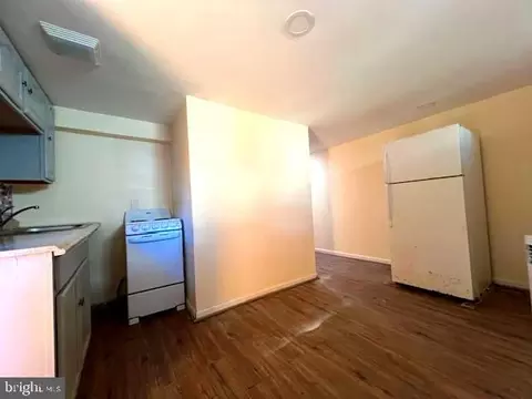 8613 Portsmouth Dr, Laurel, MD 20708 photo 5