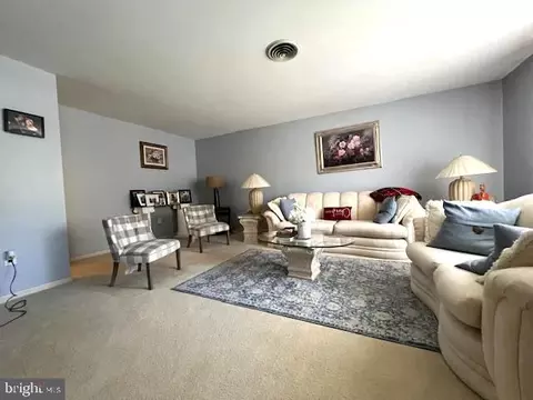 8613 Portsmouth Dr, Laurel, MD 20708 photo 4