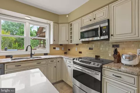 Kitchen - 11503 Clocktower Ln, Laurel, MD 20708 photo 4 of 6