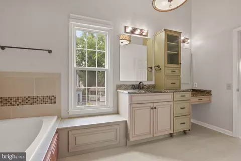 Bath - 11503 Clocktower Ln, Laurel, MD 20708 photo 4 of 6