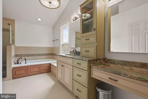 Bath - 11503 Clocktower Ln, Laurel, MD 20708 photo 2 of 6