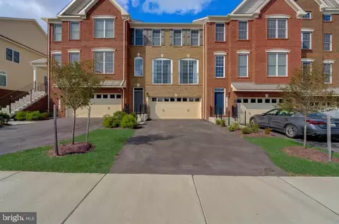 11212 Side Saddle Dr, Marlboro, MD 20772