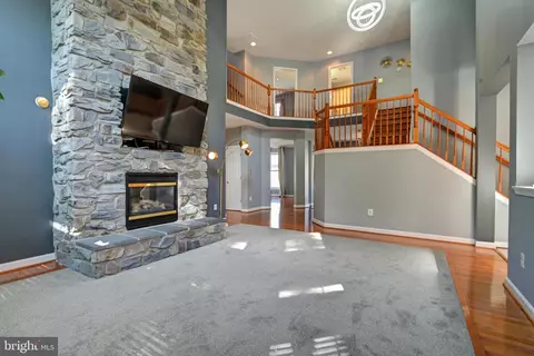 Living - 10227 Everley Ter, Lanham, MD 20706 photo 7 of 15