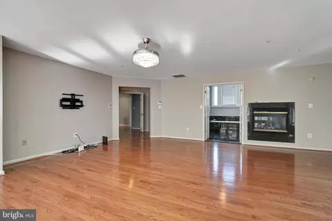 Living - 10227 Everley Ter, Lanham, MD 20706 photo 12 of 15