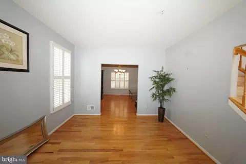 Entry Way - 10305 Foxlake Dr, Bowie, MD 20721 photo 7 of 17