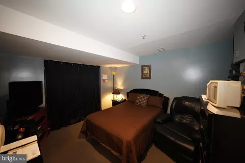 Bedroom - 10305 Foxlake Dr, Bowie, MD 20721 photo 16 of 18