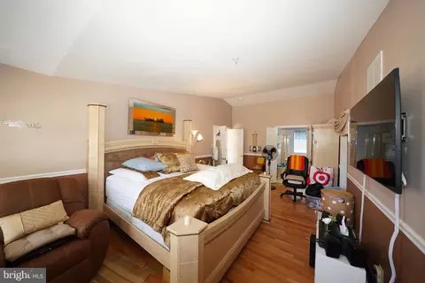Bedroom - 10305 Foxlake Dr, Bowie, MD 20721 photo 4 of 18