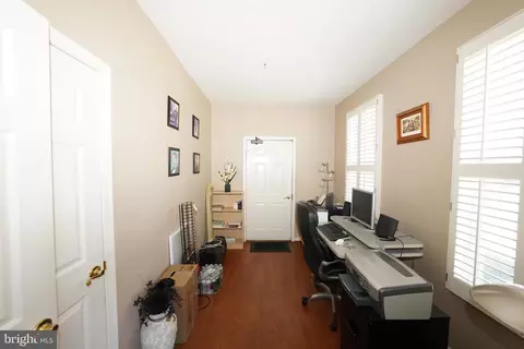 Entry Way - 10305 Foxlake Dr, Bowie, MD 20721 photo 8 of 17