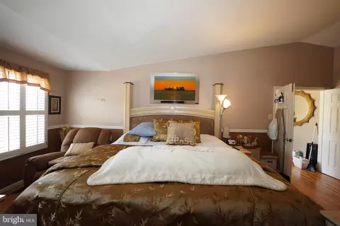 Bedroom - 10305 Foxlake Dr, Bowie, MD 20721 photo 3 of 18