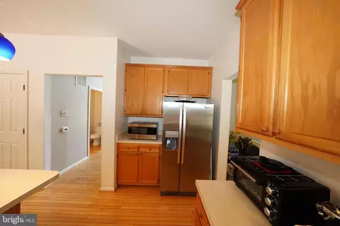 Entry Way - 10305 Foxlake Dr, Bowie, MD 20721 photo 6 of 17