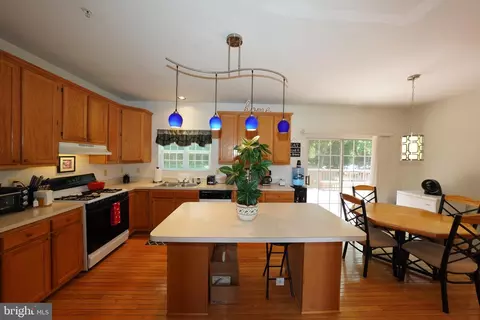 Entry Way - 10305 Foxlake Dr, Bowie, MD 20721 photo 5 of 17