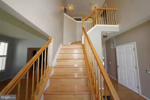 Entry Way - 10305 Foxlake Dr, Bowie, MD 20721 photo 11 of 17