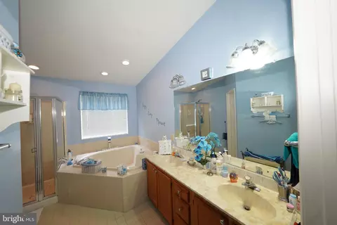 Bath - 10305 Foxlake Dr, Bowie, MD 20721 photo 3 of 5