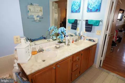 Bath - 10305 Foxlake Dr, Bowie, MD 20721 photo 4 of 5