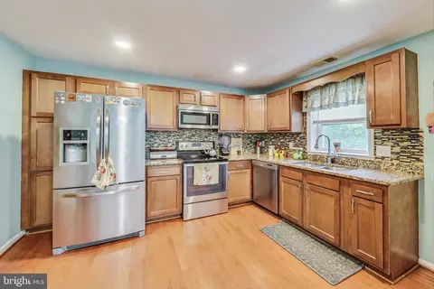 9714 Franklin Ave, Lanham, MD 20706 photo 10