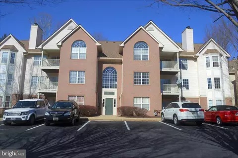 9811 Lake Pointe Ct #202, Largo, MD 20774