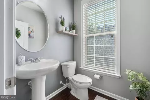 Entry Way - 9517 Smithview Pl, Lanham, MD 20706 photo 6 of 8