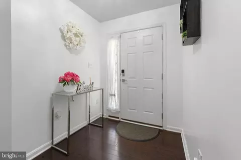 Entry Way - 9517 Smithview Pl, Lanham, MD 20706 photo 2 of 8