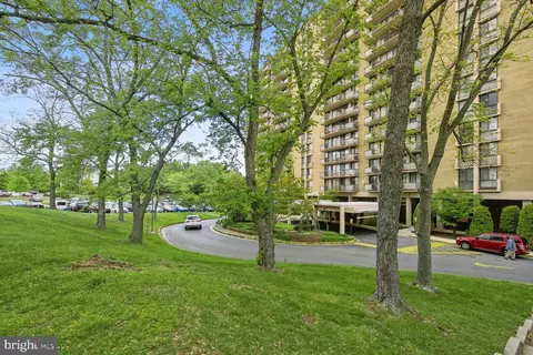 6100 Westchester Park Dr #T-1, College Park, MD 20740