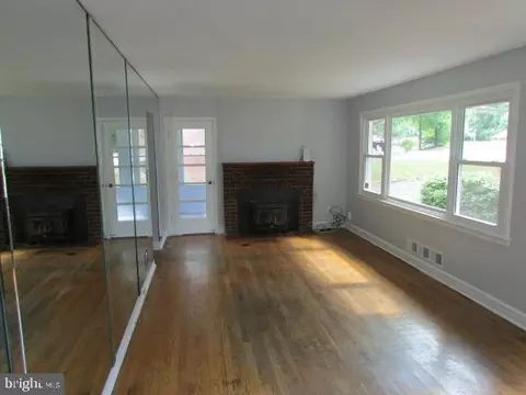 Living - 9110 Pine View Ln, Clinton, MD 20735 photo 3 of 3