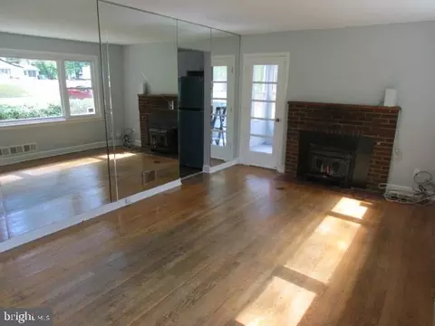 Living - 9110 Pine View Ln, Clinton, MD 20735 photo 1 of 3
