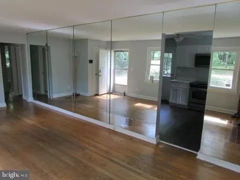 Living - 9110 Pine View Ln, Clinton, MD 20735 photo 2 of 3