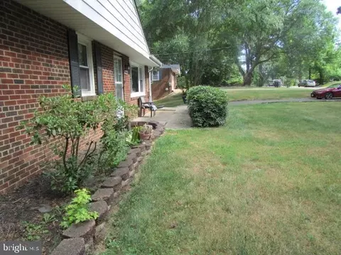 Exterior - 9110 Pine View Ln, Clinton, MD 20735 photo 2 of 11