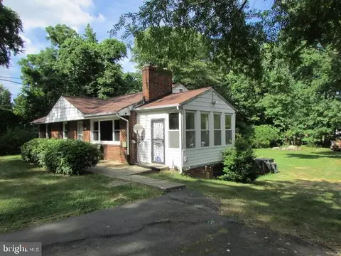 Exterior - 9110 Pine View Ln, Clinton, MD 20735 photo 1 of 11