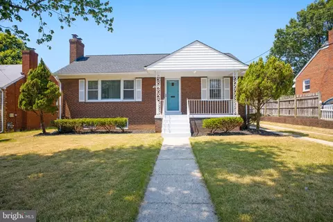 4700 25th St, Mount Rainier, MD 20712