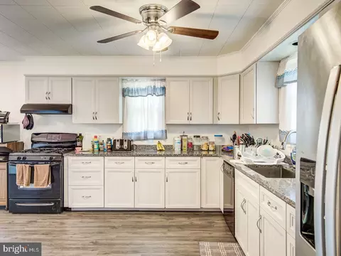 902 Montrose Ave, Laurel, MD 20707 photo 6
