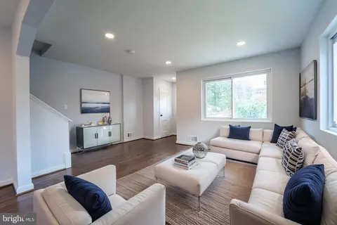 8333 Navahoe Dr, Silver Spring, MD 20903