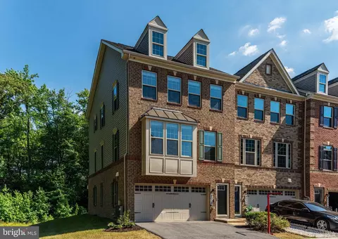 8018 Spring Arbor Dr, Laurel, MD 20707 photo 2