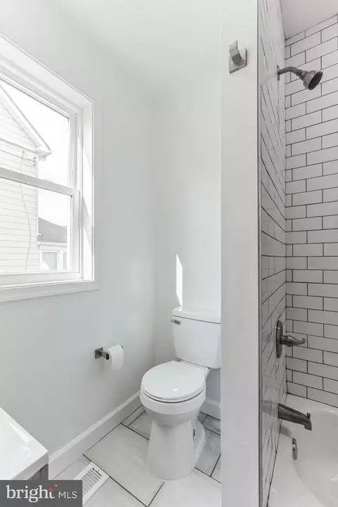 Bath - 4105 34th St, Mount Rainier, MD 20712 photo 2 of 4